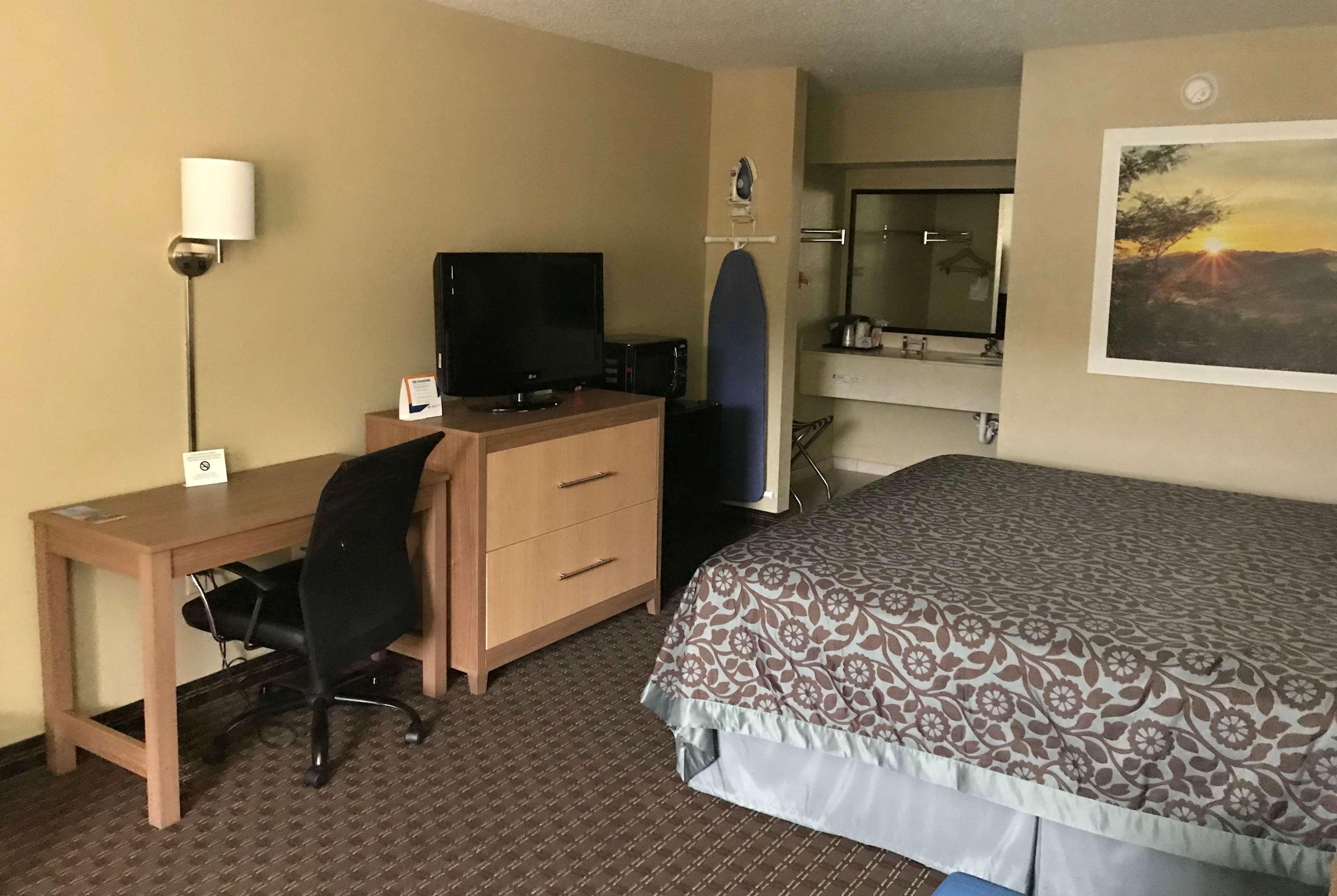 Days Inn By Wyndham Lexington-Columbia Luaran gambar