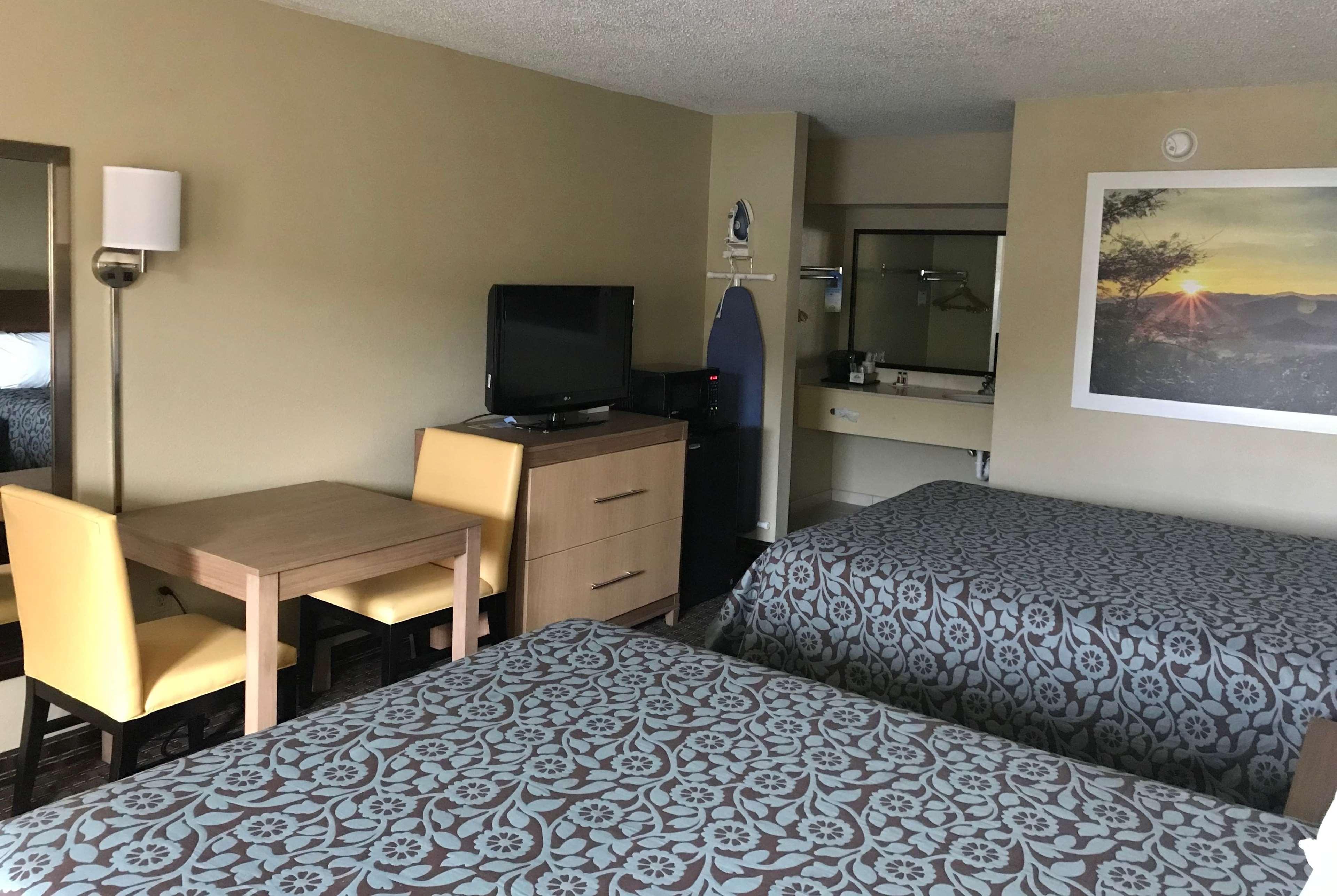 Days Inn By Wyndham Lexington-Columbia Luaran gambar