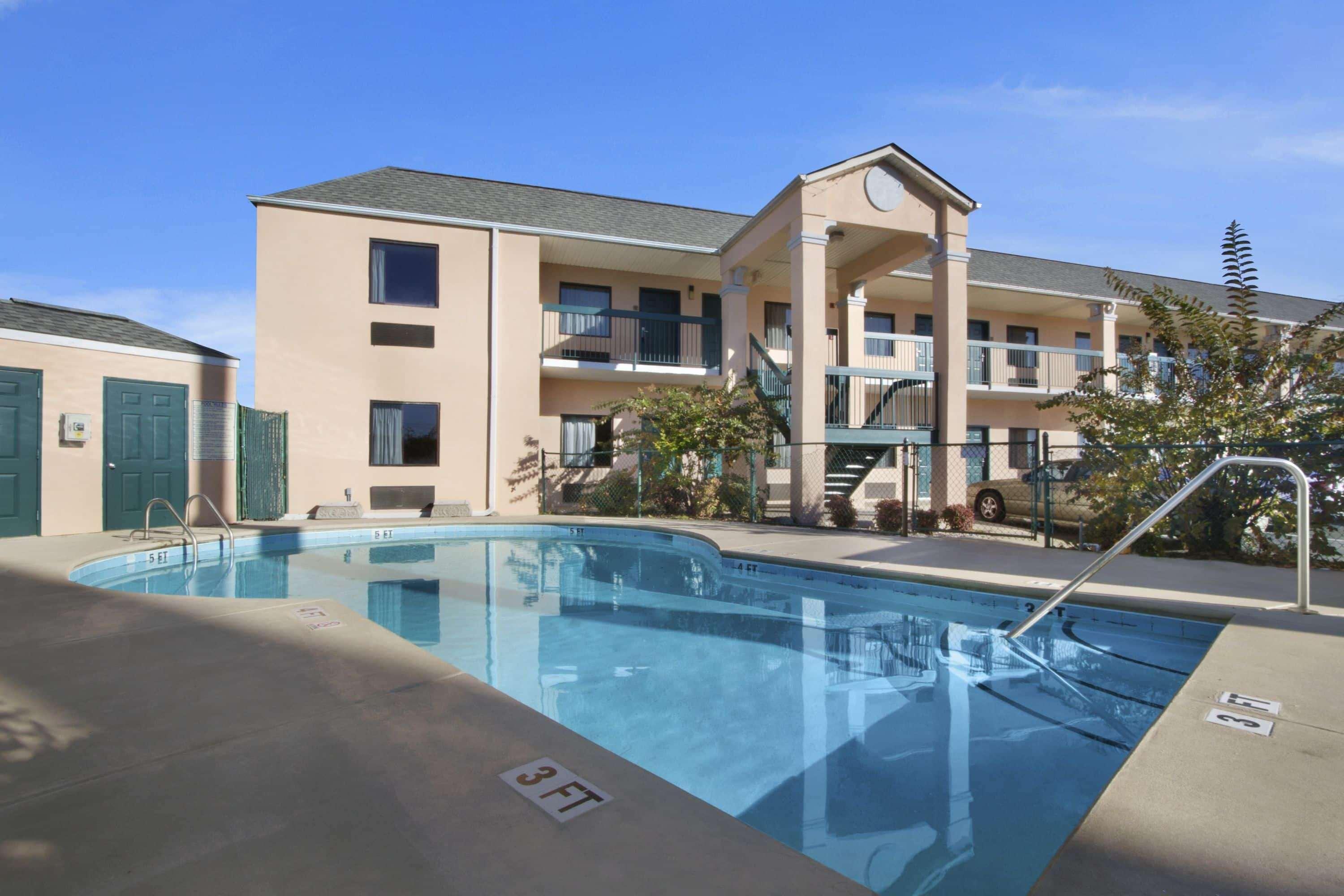 Days Inn By Wyndham Lexington-Columbia Luaran gambar